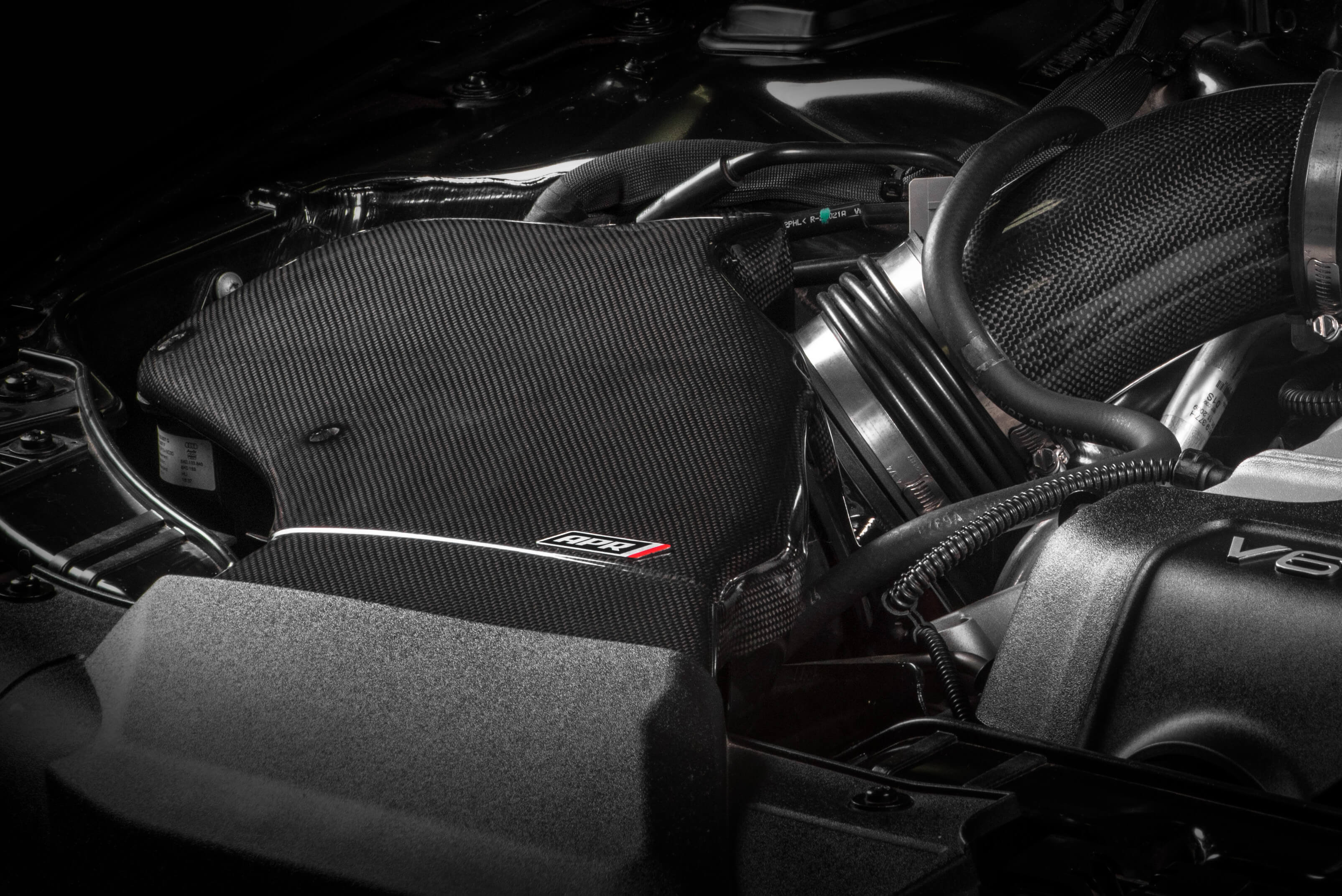 APR CLOSED CARBON FIBER INTAKE - Audi B8 6/8 CYL INTAKE AIRBOX APR